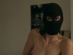 Дженнифер Декер голая - Красивый бандит (2018) #6