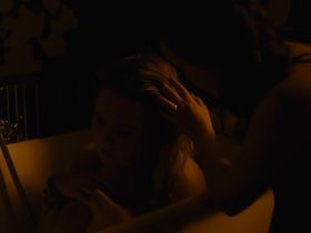 Liv Henneguier секси - Crache coeur (2015) #4
