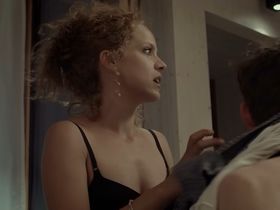 Элли Тринжу секси - Извините, я ищу комнату для пинг-понга и свою девушку (2018) #5