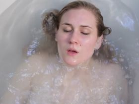 Линдси Вольфграм секси - Screaming Underwater (2012) #4