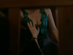 Александра Роуч секси - Руководство по сексу на втором свидании (2019) #6