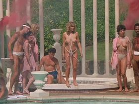 Барбара Крэмптон голая, Ким Эвенсон голая - Похищенная (1986) #15