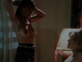 Николь Грэй голая, Ким Доусон голая - Секс вне закона (1994) #2