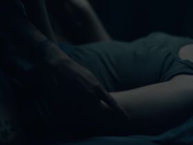 Кейт Сигел секси, Леви Трэн секси - Призрак дома на холме s01e10 (2018) #3