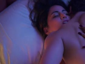 Хина Кхан секси - Hacked (2020) #5