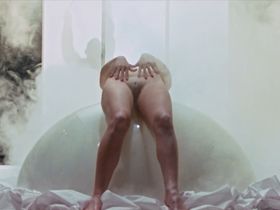 Кайли Фостер голая, Бренда Ноулз голая - Девушка с центрального разворота (1981) #1