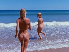 Кайли Фостер голая, Бренда Ноулз голая - Девушка с центрального разворота (1981) #17