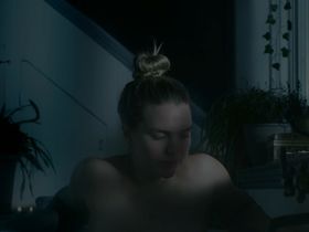 Оливия Ларсен голая, Келли Бёрглунд секси - Призрак на кладбище (2019) #6