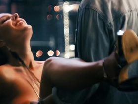 Клара Гроссе голая, Лили Швайгер секси - Встреча выпускников 1.0 (2018) #2