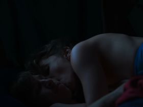 Джессика Рот секси, Кэтлин Роуз Перкинс секси - Подростки (2018) #8