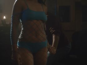 Samantha Arredondo голая, Harley Ava Hanson голая секси, Сара Холлис секси, Marilinda Rivera секси - Из мёртвых (2019) #8