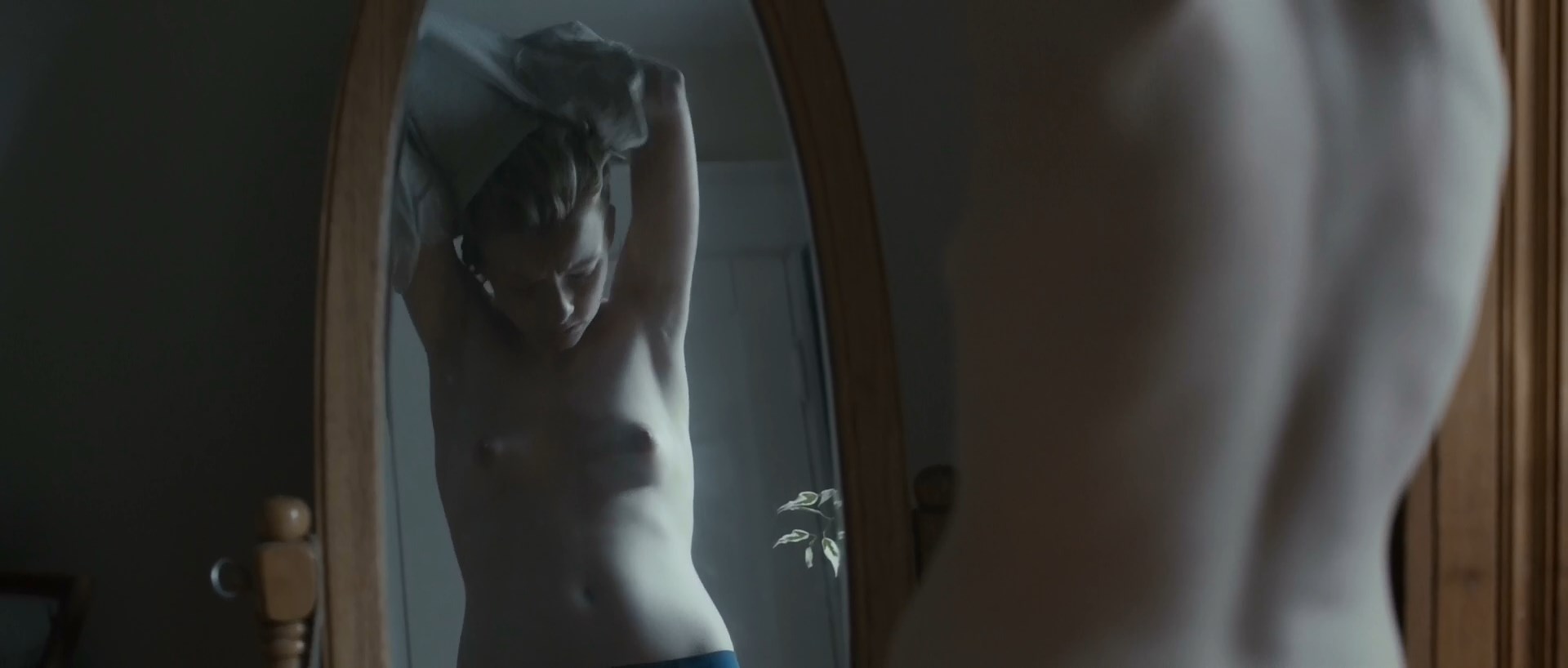 Ханна Гросс секси, Дераг Кэмпбелл голая - Раньше я был темнее (2013) #11.