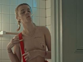 Даша Некрасова голая, Алексия Расмуссен секси - Ходячий призрак (2019) #13