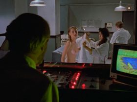Элизабет Кайтан голая, Алиша Дас голая - Ночное проклятье (1989) #7