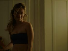 Оливия Хэмилтон секси - Держись крепче и удачи (2020) #2