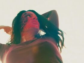 Анна Шилдс голая, Rachel Finninger секси - Монструозный (2020) #10