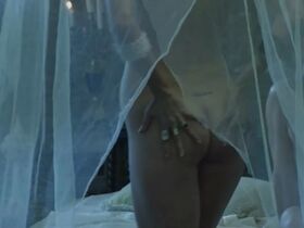 Джоана Гатис голая, Thaissa Cavalcanti голая - Soledad (2015) #4