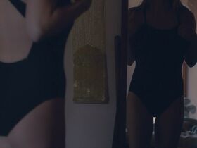 Сидни Свини секси, Отмара Марреро секси - Клементина: Девушка из рая (2019) #15