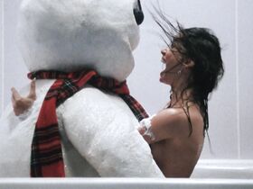 Шеннон Элизабет голая – Снеговик (1997) #3