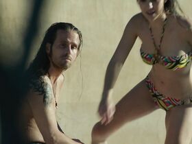 Аделаида Кейн секси – Козы (2012) #2