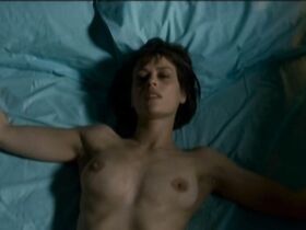 Клаудия Пандольфи голая, Микела Ческон голая – Когда ночь (2011)