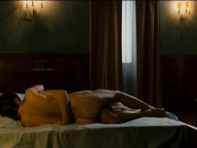 Клаудия Пандольфи голая, Микела Ческон голая – Когда ночь (2011) #3