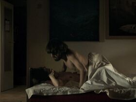 Агнешка Михальска голая, Алиция Карлук голая – Последняя семья (2016) #2