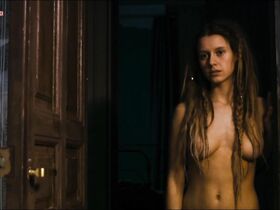 Мануэла Вельес голая – Беспокойная Анна (2007)