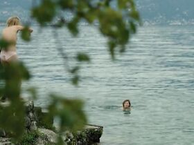 Эммануэль Дево секси, Диана Руксель голая – Цвет кофе с молоком (2016) #3