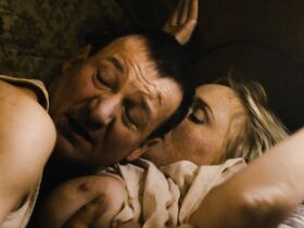 Кинга Прейс голая – В темноте (2011) #3