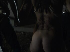 Шерил Сорис голая, Джейми Корчак голая – Изгои s02e04 (2017) #3