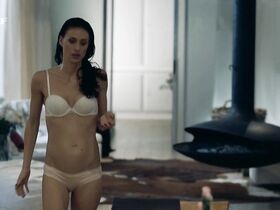 Мари Рённебек голая – Профессор Т. s01e04 (2017) #3