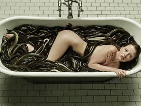 Миа Гот голая – Лекарство от здоровья (2016) #4