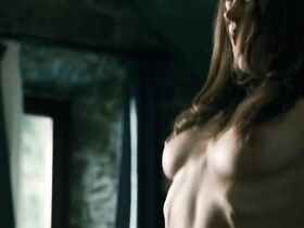 Алиса Двиер голая – Тихая жизнь (2010)