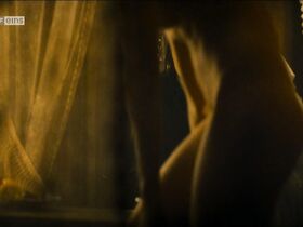 Лили Эппли голая, Криста Тере голая – Максимилиан s01e01 (2017) #3