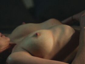 Тереза Палмер голая – Берлинский синдром (2017) #5