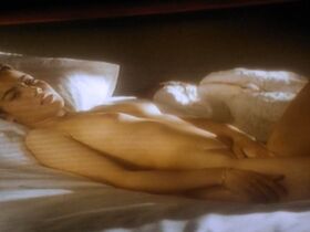 Александра Виниски голая – Черный ангел (1994)