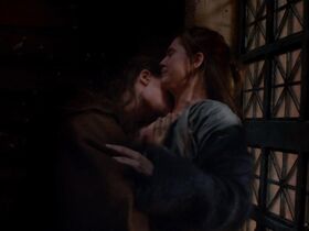 Эмили Кокс голая – Последнее королевство s01e02-03 (2015) #3