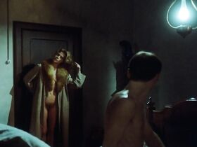 Коринна Кирчхофф голая – Паутина (1989)