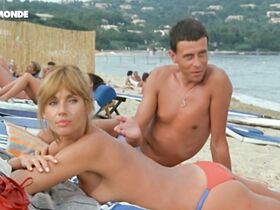 Валери Каприски голая, Барбара Нильсен голая, Бетти Ассенца голая, Шарлотт Кади голая, Каролин Селлье голая – Год медуз (1984) #2