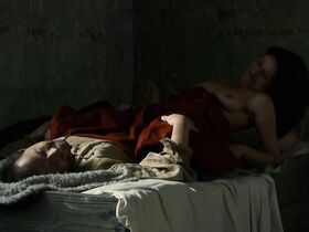 Натали Бланк голая – Тайна замка тамплиеров s01e04 (2010)