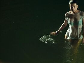 Изабель Фунаро секси – Да здравствует Франция! (2013)