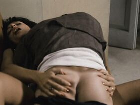 Ливия Черини голая – Пленница (1976) #3