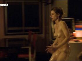 Камиль Панонакль голая – Красная зима (2011)