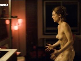 Камиль Панонакль голая – Красная зима (2011) #3