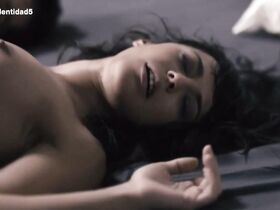 Сильвия Алонсо голая – Неизвестная s02e05 (2015)