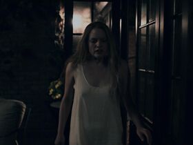 Элизабет Мосс секси, Алексис Бледел секси – Рассказ служанки s01e01-04 (2017) #2