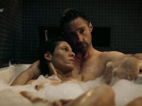 Жасмин Герат голая – Der Gutachter: Ein Mord zu viel (2017)