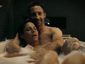 Жасмин Герат голая – Der Gutachter: Ein Mord zu viel (2017) #3