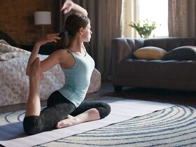 Катерина Шпица секси – Завтрак у папы (2015) #3